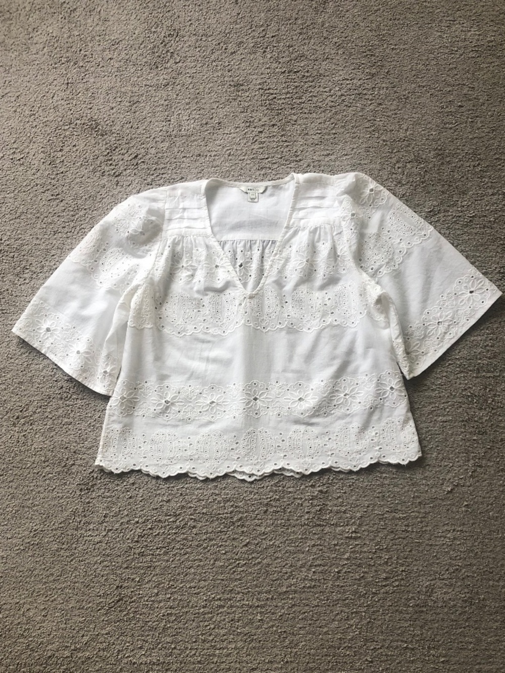 RW&CO- Eyelet Cropped Cotton Top.NWOT.